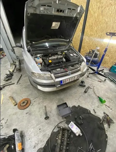 Radovi i vozila u Garage 007 auto servisu